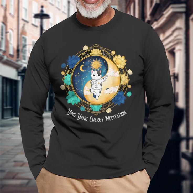 Life Happens 太極拳は猫陰陽エネルギー瞑想を助ける 長袖Tシャツ 高齢者への贈り物