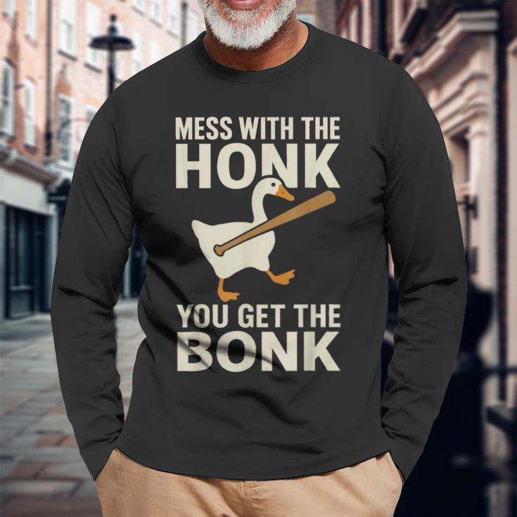 Mess With The Honk You Get The Bonk 長袖Tシャツ 高齢者への贈り物