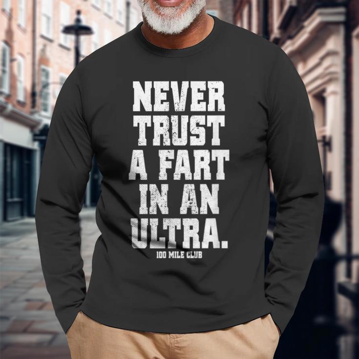 Never Trust A Fart In An Ultra 100マイル ウルトラトレイルランニング 長袖Tシャツ 高齢者への贈り物