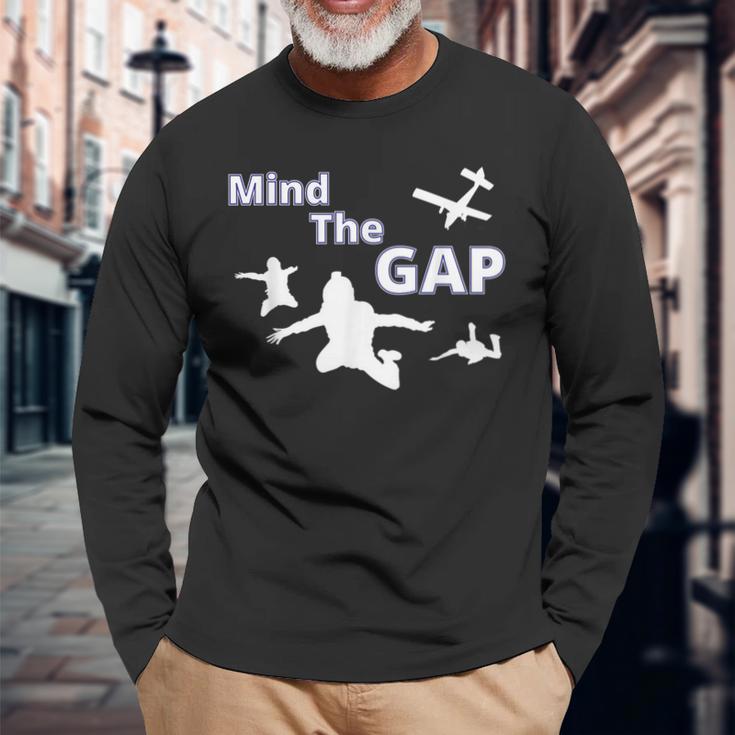 Sky Diving Mind The Gap 面白いスカイダイバー 長袖Tシャツ 高齢者への贈り物
