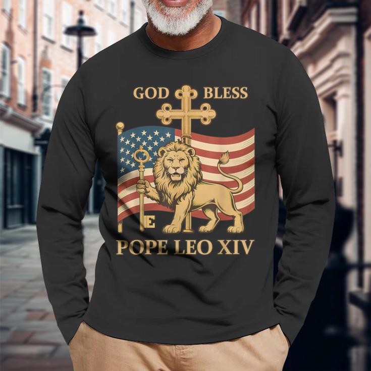 Vatican Pope Leo Xiv God Bless Pope Leo Xiv 長袖Tシャツ 高齢者への贈り物