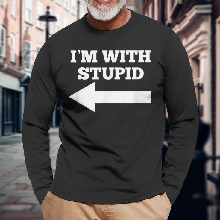 おかしい俺はバカと矢印が左向いてる 長袖Tシャツ 高齢者への贈り物