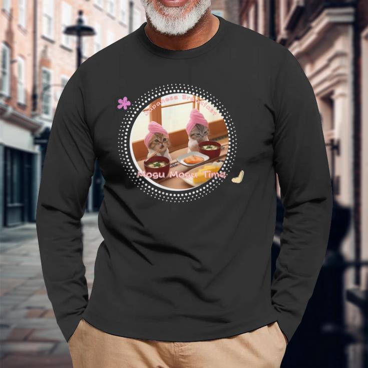 おしゃれ子猫のゆるっと癒し もぐもぐタイム 長袖Tシャツ 高齢者への贈り物