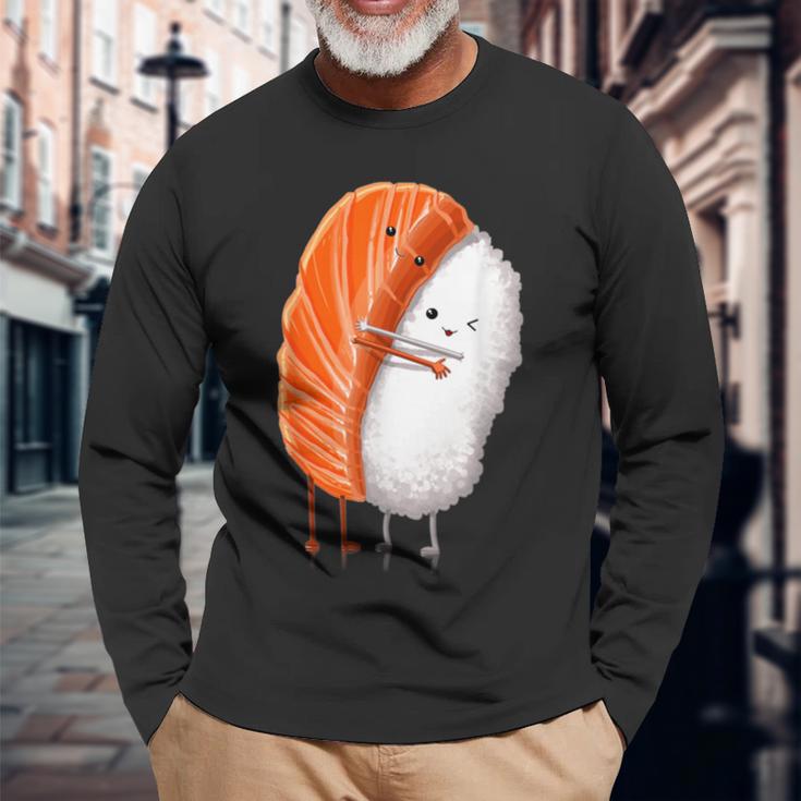 おもしろ寿司 ハグ サーモン かわいい 日本の寿司 カワイイ食べ物 長袖Tシャツ 高齢者への贈り物