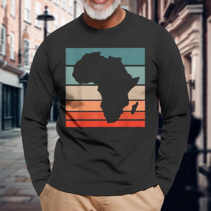 アフリカ地図 大陸 アフリカの誇りに ブラック 歴史月 長袖Tシャツ 高齢者への贈り物