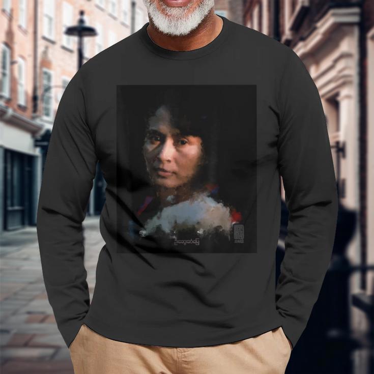 ウー・スウェイ・サン・ミャエ スー80 長袖Tシャツ 高齢者への贈り物