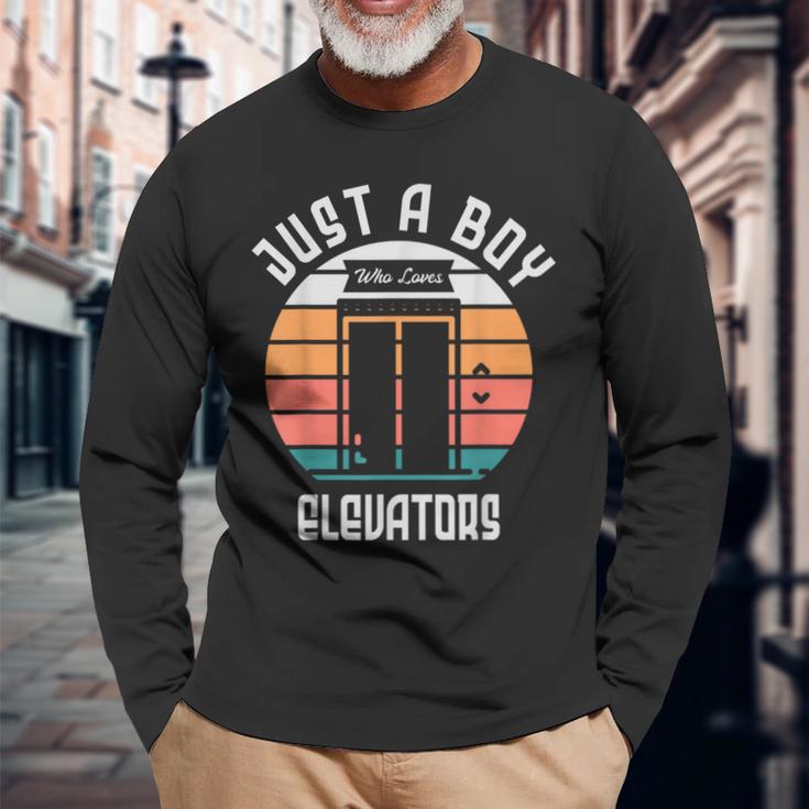 エレベーターが大好きな少年 エレベーターメカニック エレベーター。 長袖Tシャツ 高齢者への贈り物