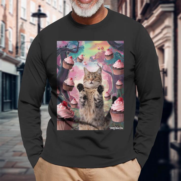 カップケーキの森の猫 長袖Tシャツ 高齢者への贈り物