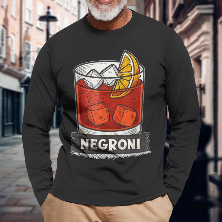 クラシックなネグローニカクテルイラスト、オレンジスライス。 長袖Tシャツ 高齢者への贈り物