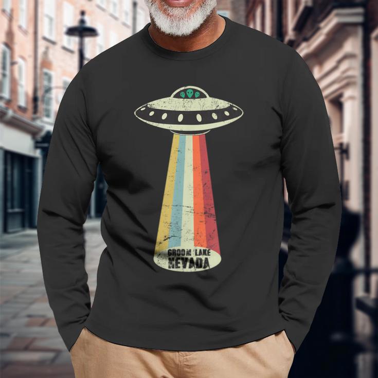 グルームネバダ湖レトロトップシークレットエリア 51 Ufo Uap エイリアン 長袖Tシャツ 高齢者への贈り物