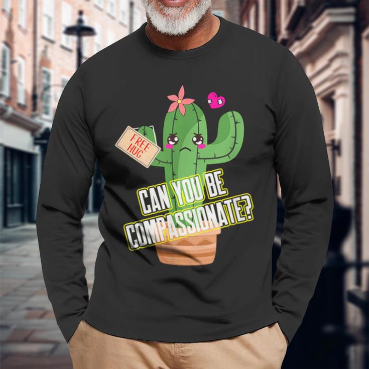 サボテンフリーハグ 思いやり 長袖Tシャツ 高齢者への贈り物