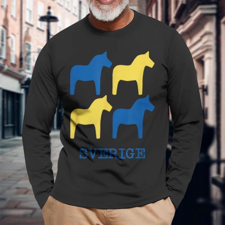 スウェーデンダラ馬スウェーデン国旗 長袖Tシャツ 高齢者への贈り物