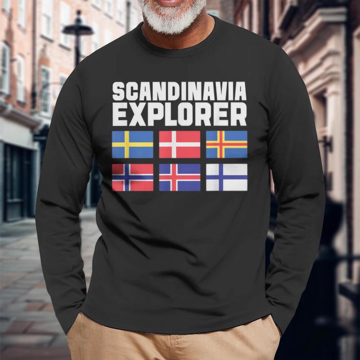 スカンジナビア エクスプローラー フラグ スウェーデン ノルウェー アイスランド 長袖Tシャツ 高齢者への贈り物