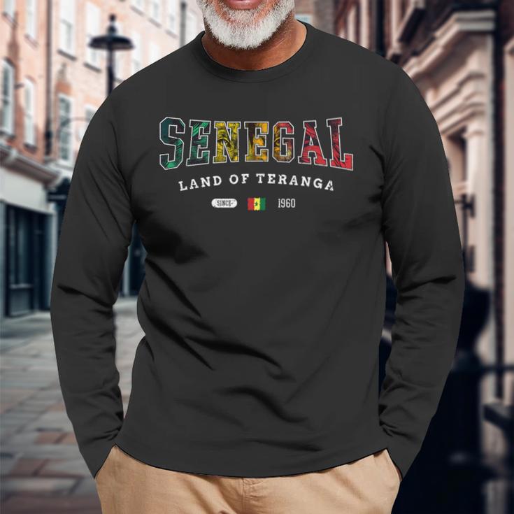 セネガルの服 長袖Tシャツ 高齢者への贈り物