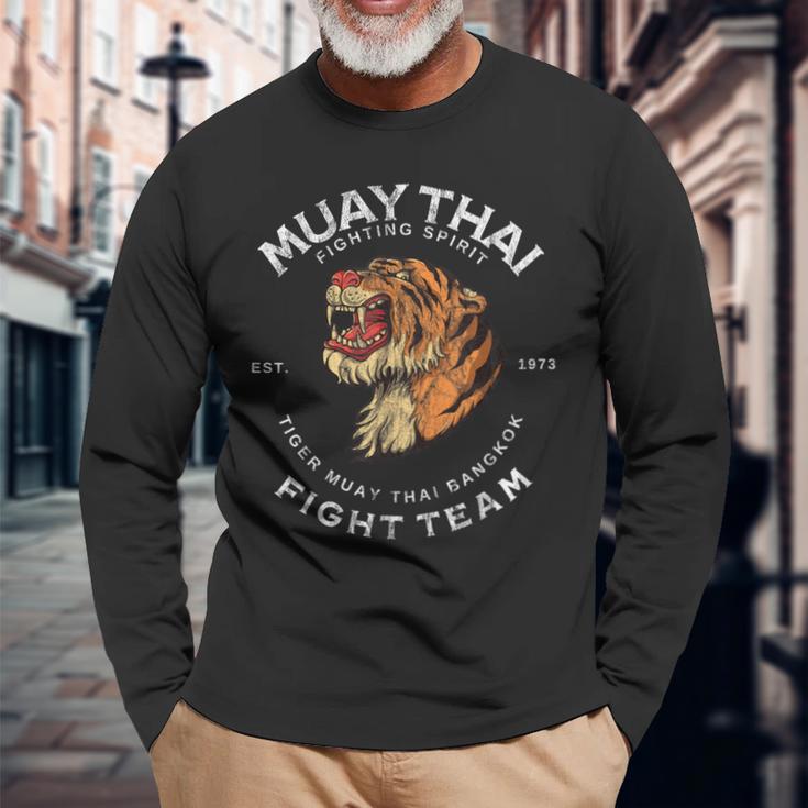 タイガー ムエタイ バンコク ジム レトロ ヴィンテージ 長袖Tシャツ 高齢者への贈り物