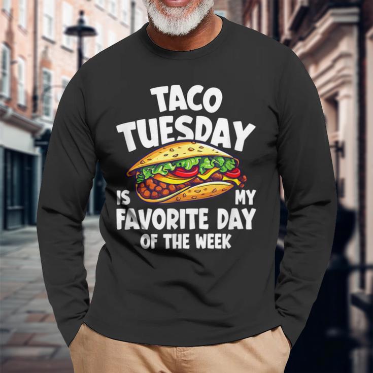タコ・チューズデーは1週間のうちで一番好きな日 Taco Tuesday Is My Favorite Day 長袖Tシャツ 高齢者への贈り物
