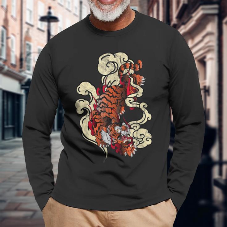 タトゥースタイル 伝統的な日本の虎 中国新年 長袖Tシャツ 高齢者への贈り物
