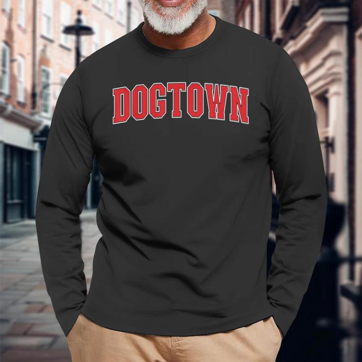 ドッグタウンカリフォルニア お土産 トリップ カレッジスタイル レッドテキスト 長袖Tシャツ 高齢者への贈り物