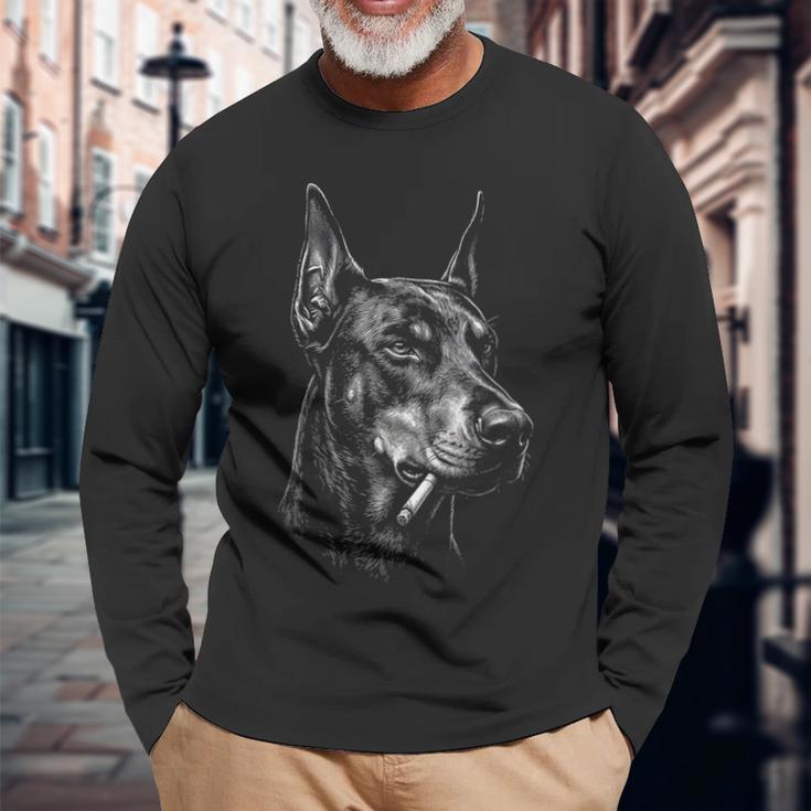 ドーベルマン 喫煙 タバコ 犬 ヴィンテージ ドーベルマン 面白い ミーム 長袖Tシャツ 高齢者への贈り物