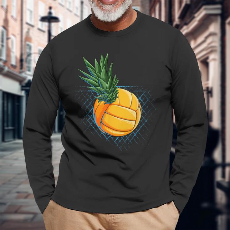 パイナップル バレーボール 面白い フルーツ ビーチ ハワイ ハワイアン スパイク 長袖Tシャツ 高齢者への贈り物