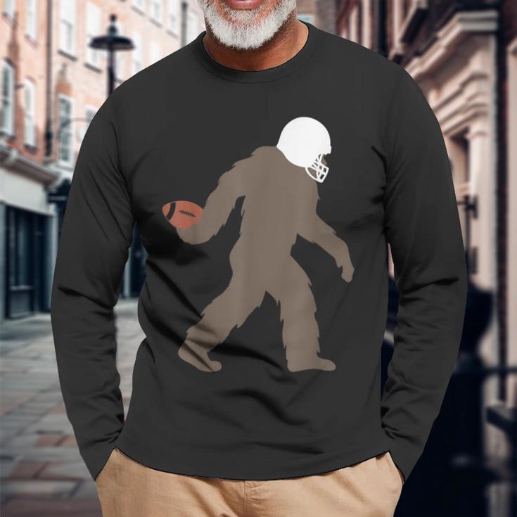ビッグフット アメフト おもしろい サスカッチ アメリカンフットボール 長袖Tシャツ 高齢者への贈り物