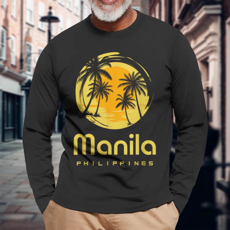 フィリピンのマニラ 長袖Tシャツ 高齢者への贈り物