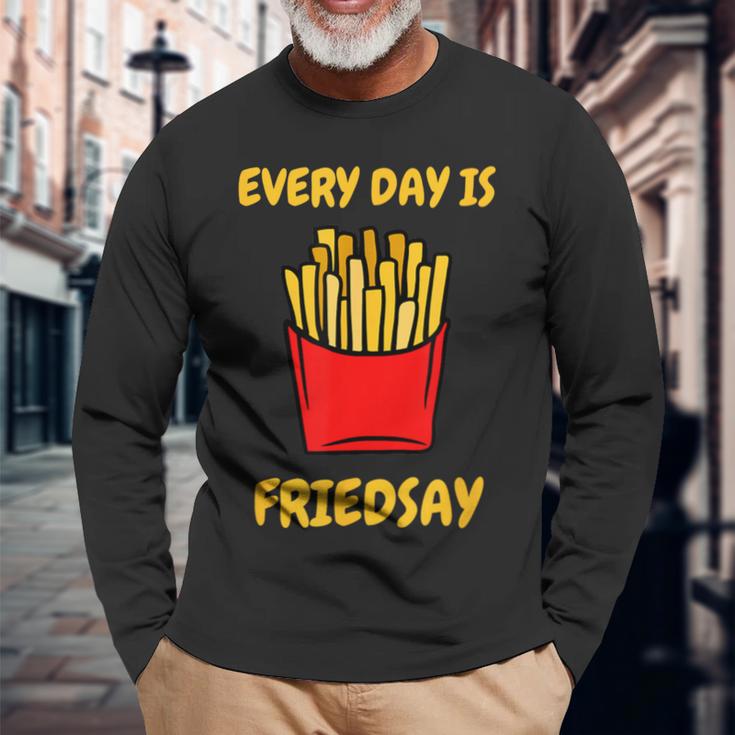 フライドポテトは毎日がフライデーモチーフのフライドポテト 長袖Tシャツ 高齢者への贈り物