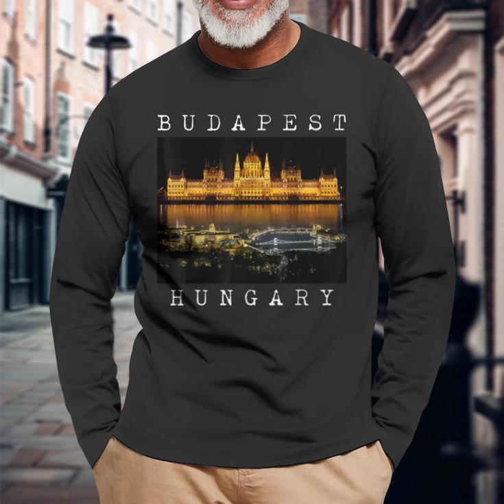ブダペスト ハンガリー スカイライン お土産 ヴィンテージ 長袖Tシャツ 高齢者への贈り物