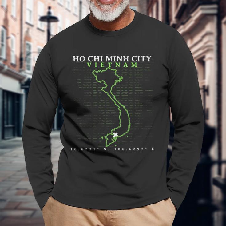 ベトナムホーチミン。 長袖Tシャツ 高齢者への贈り物