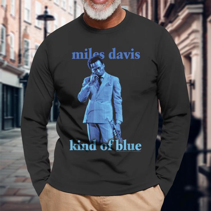 マイルス・デイビスの青い色相の写真 長袖Tシャツ 高齢者への贈り物