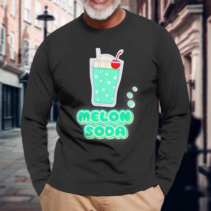 メロンソーダ／クリームソーダ 夏 （デリシャス スイーツ）昭和レトロ ポップ 80S かわいい イラスト 長袖Tシャツ 高齢者への贈り物