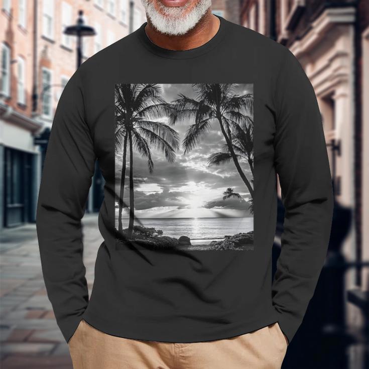 ヤシの木の白黒写真 夕焼けビンテージ写真 長袖Tシャツ 高齢者への贈り物