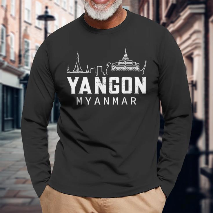 ヤンゴン ミャンマー 長袖Tシャツ 高齢者への贈り物
