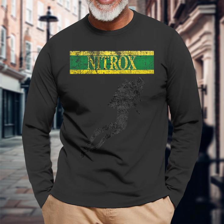 ヴィンテージ ニトロックス 旗 ダイバー スキューバダイビング 長袖Tシャツ 高齢者への贈り物