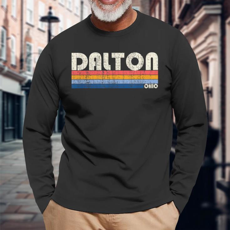 ヴィンテージ レトロ 70年代80年代スタイル オハイオ州ダルトンの故郷 長袖Tシャツ 高齢者への贈り物