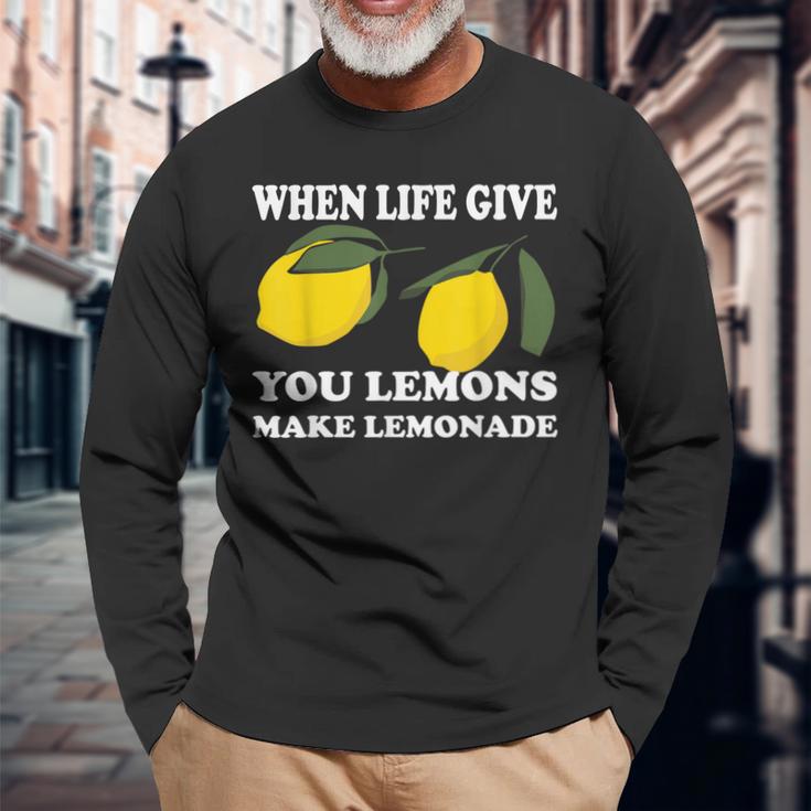 人生がレモンをくれたらレモネードを作ろう 長袖Tシャツ 高齢者への贈り物