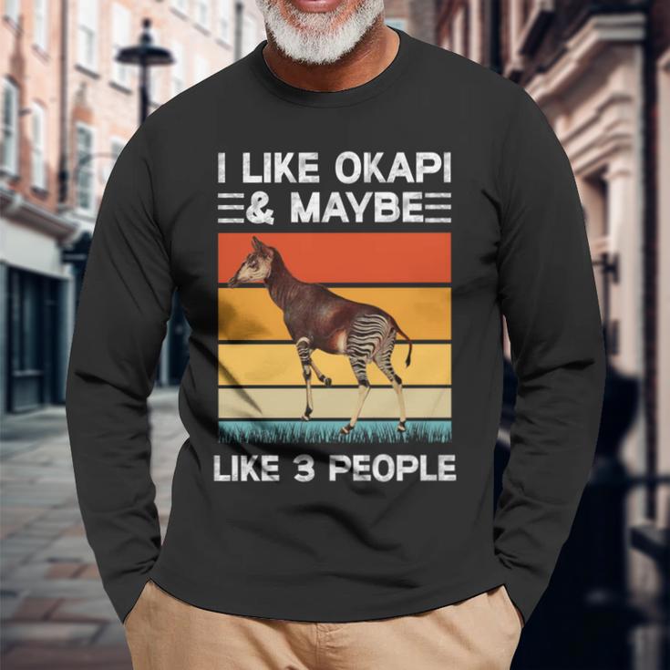動物園の動物 オカピと3人くらいが好きです。 長袖tシャツ 長袖Tシャツ 高齢者への贈り物