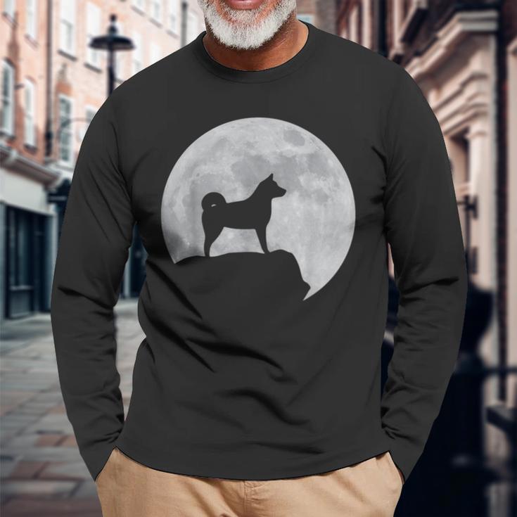月と犬のシルエット-柴犬 長袖Tシャツ 高齢者への贈り物