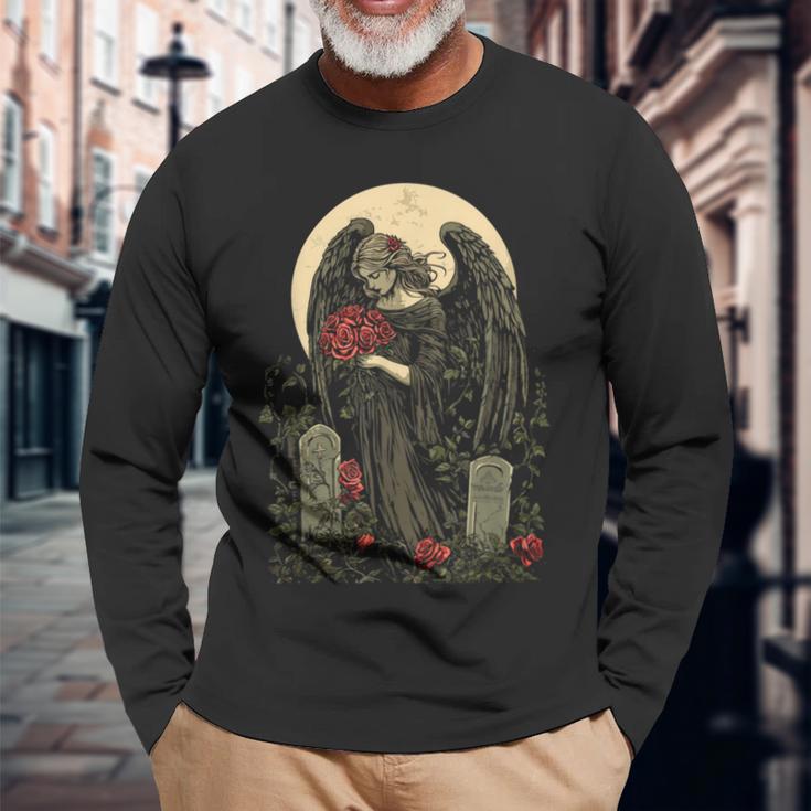 月の前でバラを持つゴシック調の天使 Goth 長袖Tシャツ 高齢者への贈り物