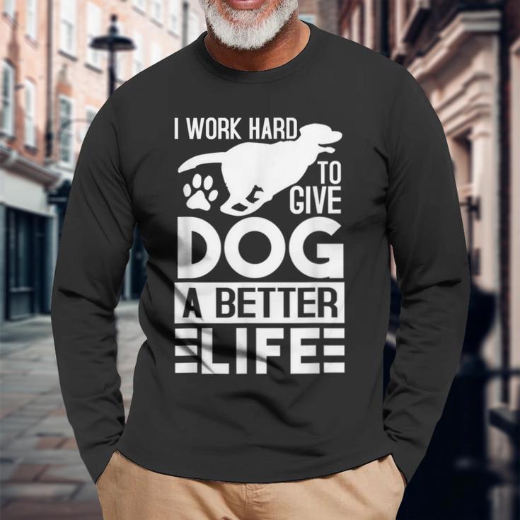 犬により良い生活を送るために一生懸命働いています-面白い犬好き 長袖Tシャツ 高齢者への贈り物