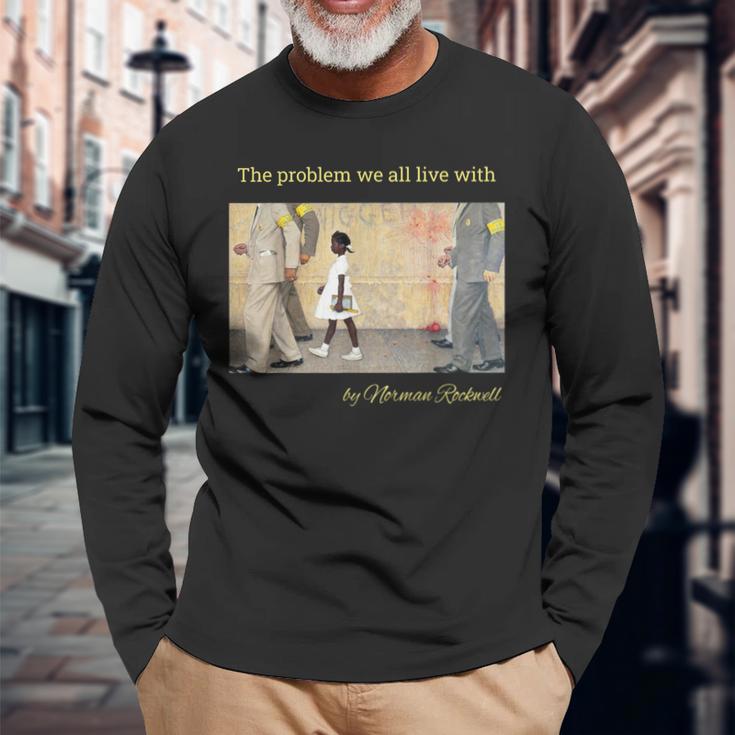 私たち全員が抱えている問題。ノーマン・ロックウェルのルビー・ブリッジス 長袖Tシャツ 高齢者への贈り物