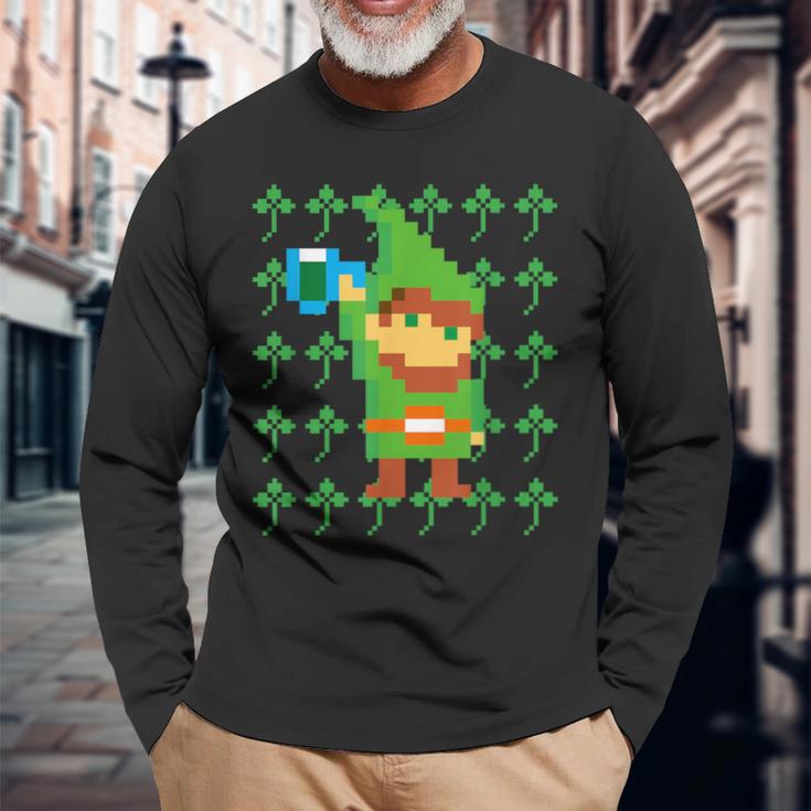 聖パトリックデー 乾杯 ピクセルアート シャムロック ドット絵 レトロゲーム 長袖Tシャツ 高齢者への贈り物