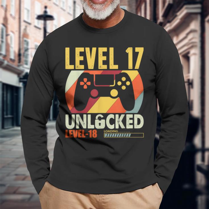 面白い17歳の誕生日 17歳 ギフト レベル17 アンロック 長袖Tシャツ 高齢者への贈り物