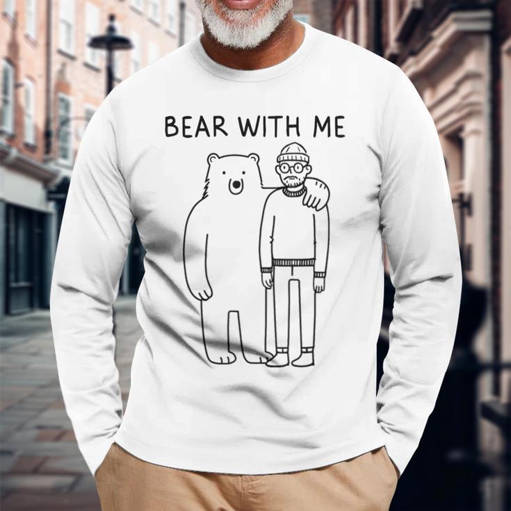 Bear With Me – 面白いミニマリストアニマルしゃれ 長袖Tシャツ 高齢者への贈り物