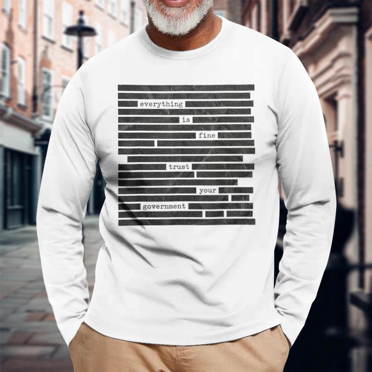 Everything Is Fine Trust Your Government 2026 長袖Tシャツ 高齢者への贈り物