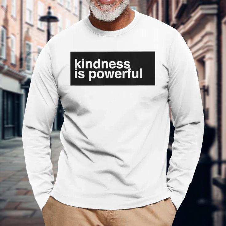 Kindness Is Powerful 長袖Tシャツ 高齢者への贈り物