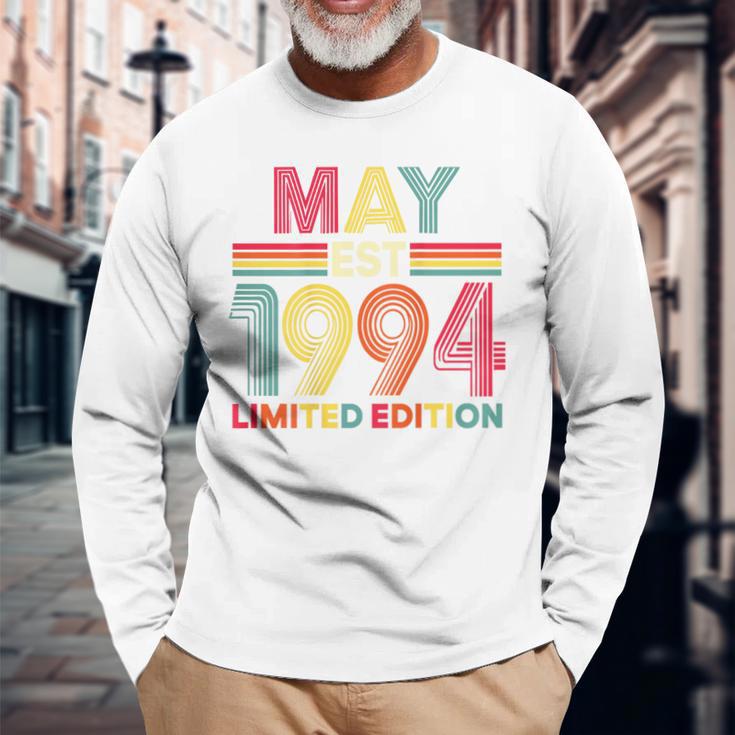 On Back レトロ 5月 Est 1994 誕生日 32歳 32歳 長袖Tシャツ 高齢者への贈り物