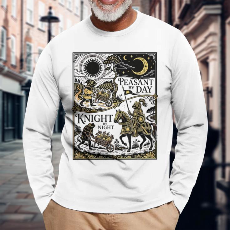 Peasant By Day Knight By Night ルネッサンスフェア ファニー カエル 長袖Tシャツ 高齢者への贈り物