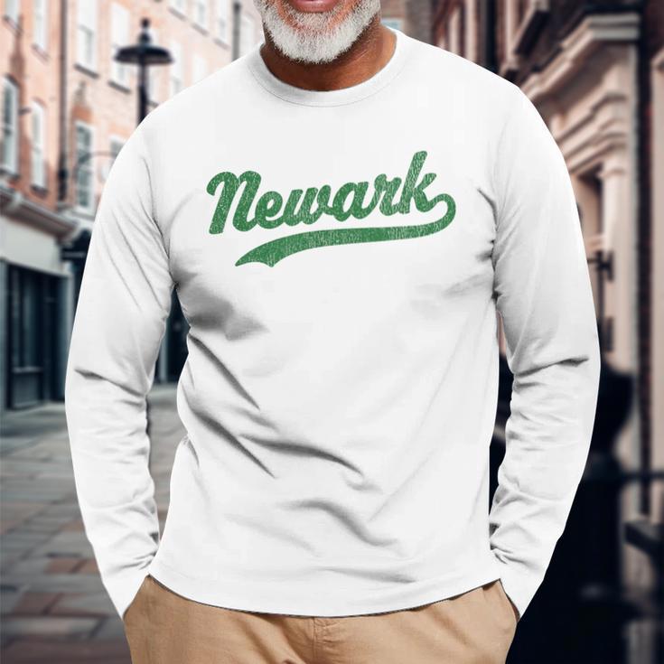 ニューアークオハイオ州ヴィンテージスポーツグラフィック。 長袖Tシャツ 高齢者への贈り物
