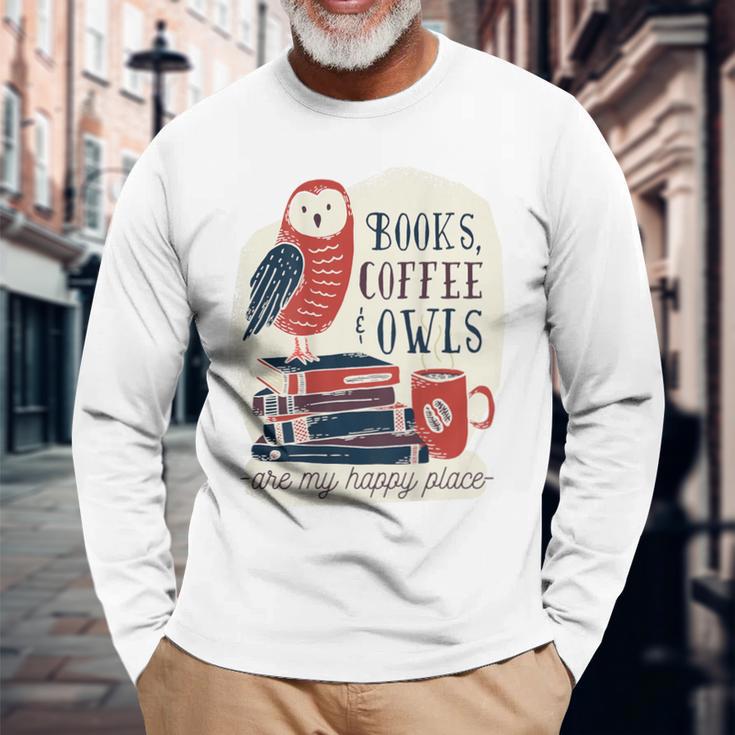 バックプリントの本、コーヒー、フクロウのおかしな幸せ 長袖Tシャツ 高齢者への贈り物